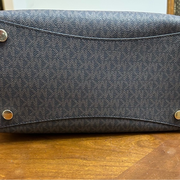 Michae Kors red and cream shades - Picture 15 of 16